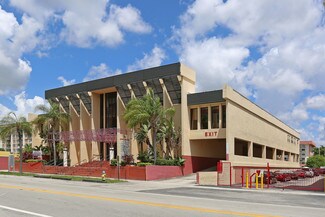 Plus de détails pour 951 NE 167th St, Miami, FL - Bureau à vendre