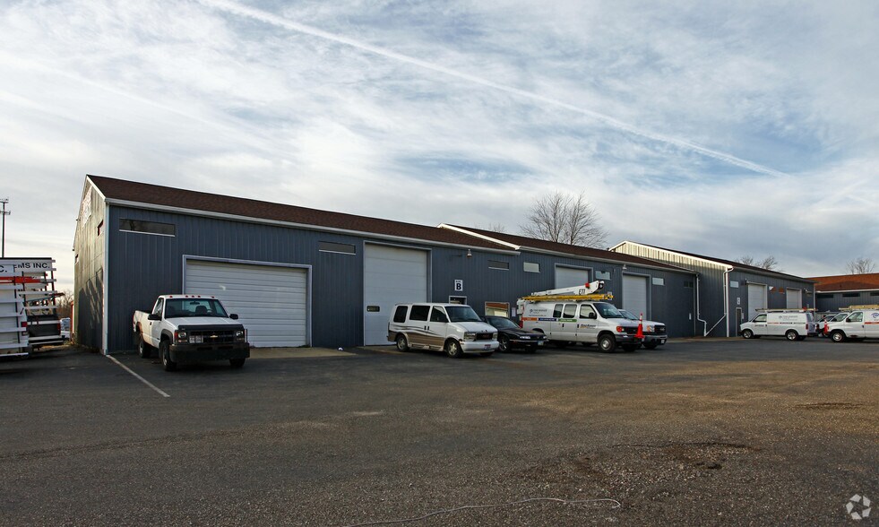 Tallmadge Road portefeuille de 3 biens à vendre sur LoopNet.fr - Photo principale – Image 1 sur 3