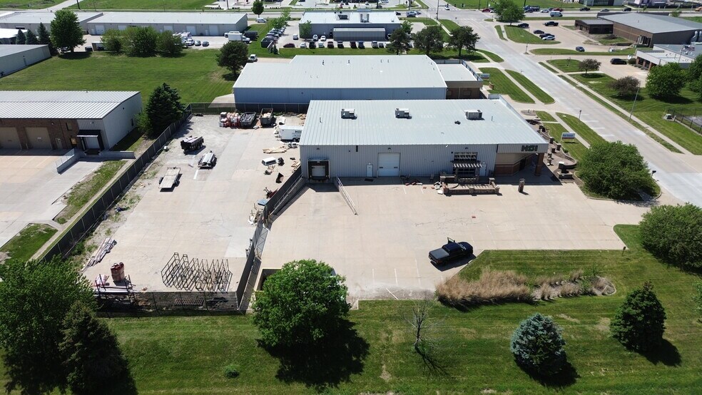 16180 Laurel St, Waukee, IA à louer - Photo de l’immeuble – Image 2 sur 21