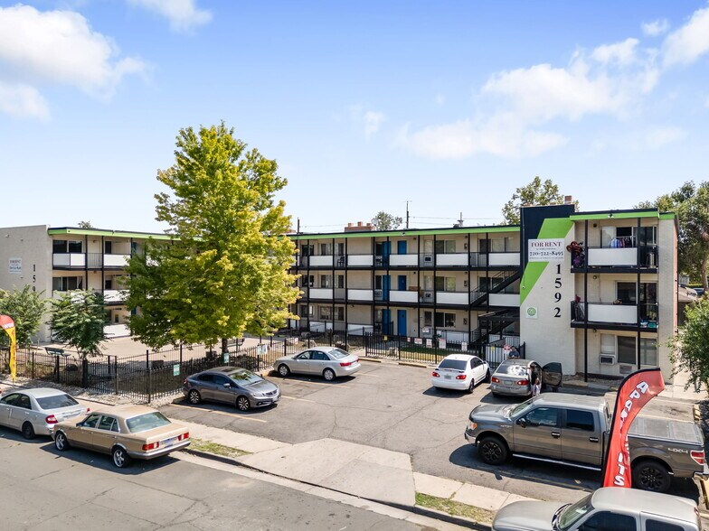 1592 Boston St, Aurora, CO à vendre - Photo de l’immeuble – Image 1 sur 12