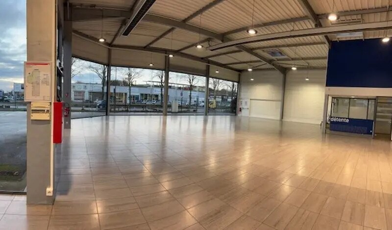 Local commercial dans Saint-Quentin à vendre - Photo de l’immeuble – Image 1 sur 11