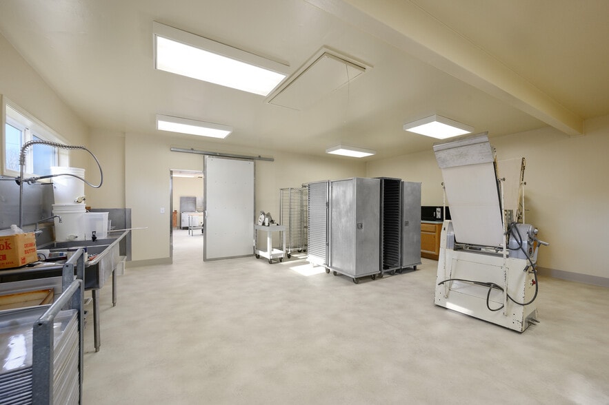 212 NE D St, Willamina, OR à vendre - Photo intérieure – Image 3 sur 33