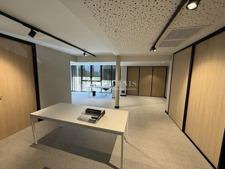 Bureau dans Orléans à vendre - Photo de l’immeuble – Image 3 sur 12