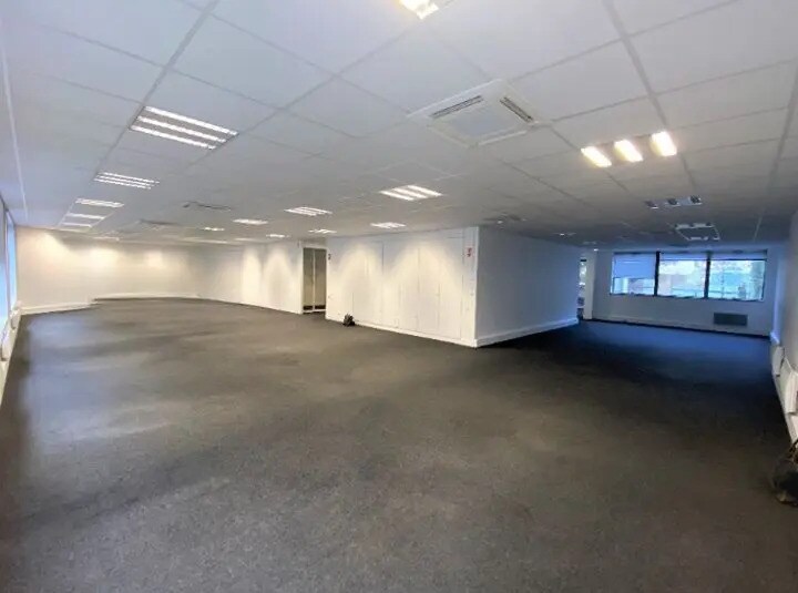 Bureau dans Boulogne-Billancourt à louer - Photo de l’immeuble – Image 3 sur 9