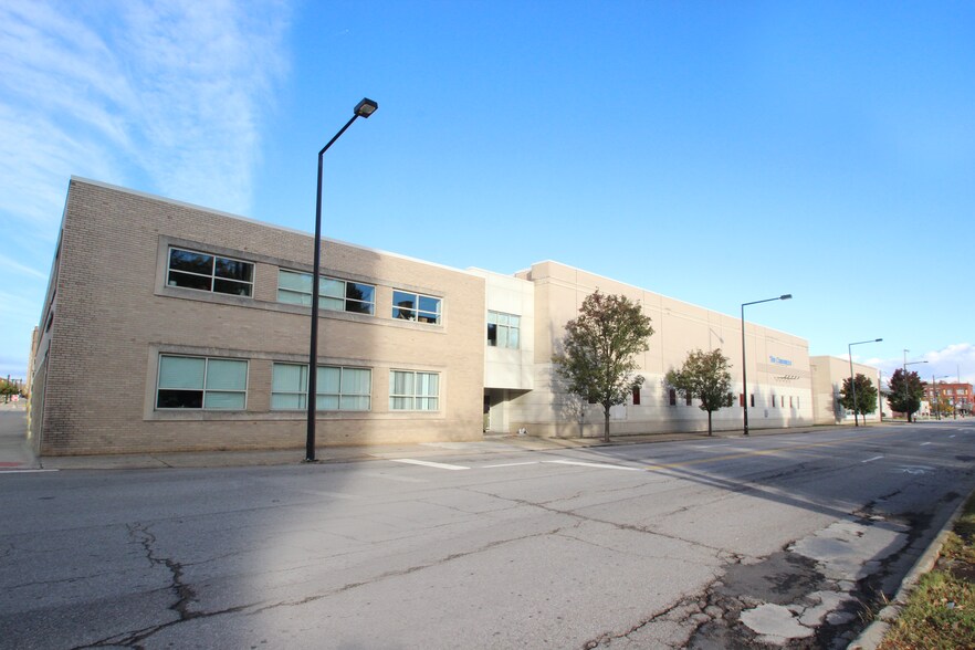 225 East Ave, Elyria, OH à vendre - Photo de l’immeuble – Image 3 sur 14