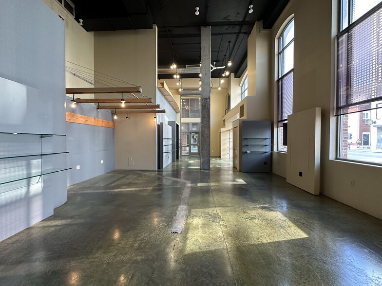4 S Linn St, Iowa City, IA à louer - Photo de l’immeuble – Image 3 sur 41