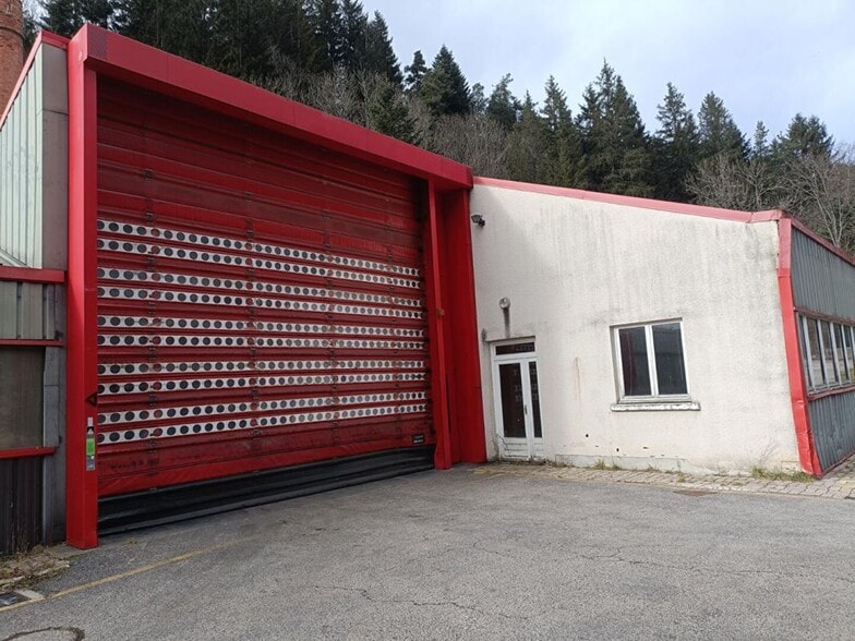 Local d'activités dans Dunières à vendre - Photo de l’immeuble – Image 2 sur 9
