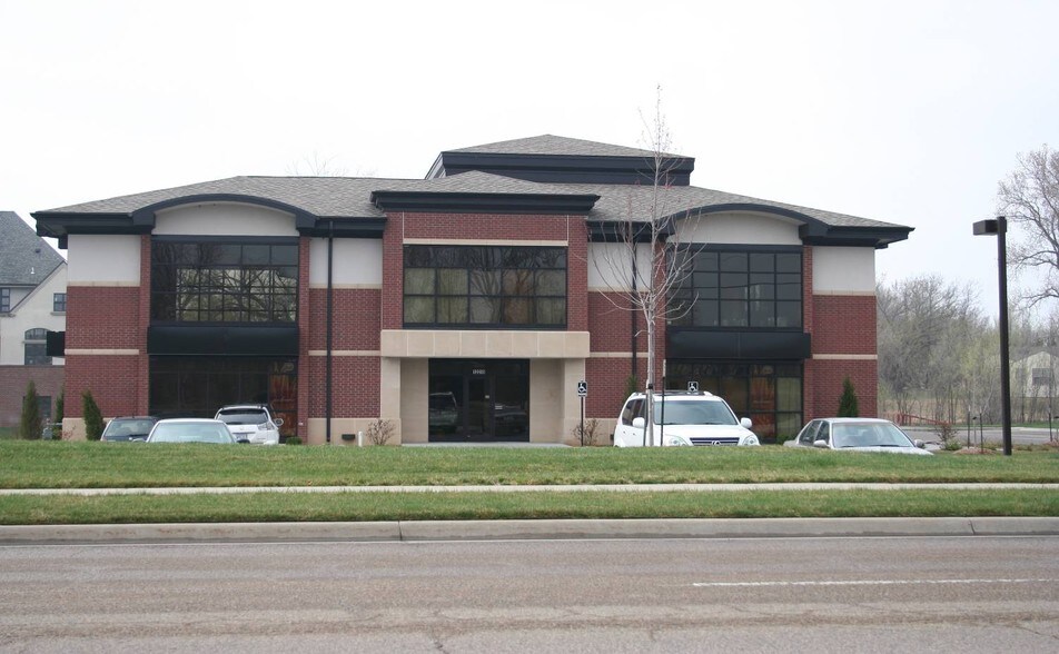 12219 E Central Ave, Wichita, KS à vendre - Photo principale – Image 1 sur 16