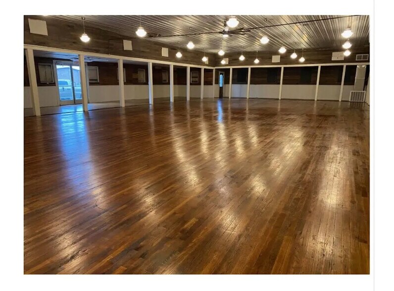 2206 W Main St, Clarksville, AR à vendre - Photo intérieure – Image 2 sur 6