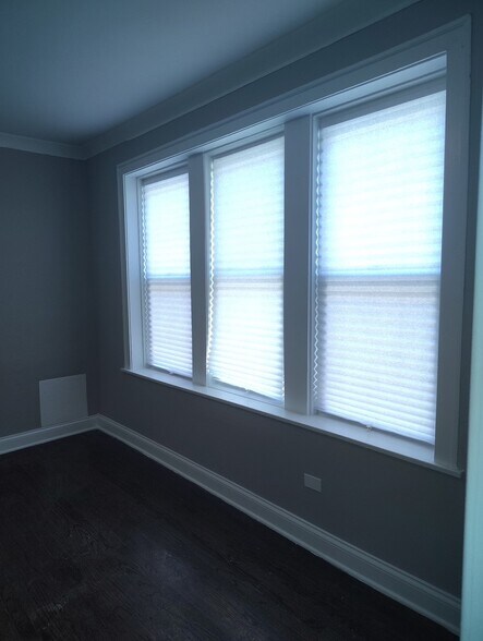 8123 S Maryland Ave, Chicago, IL à vendre - Photo intérieure – Image 3 sur 6