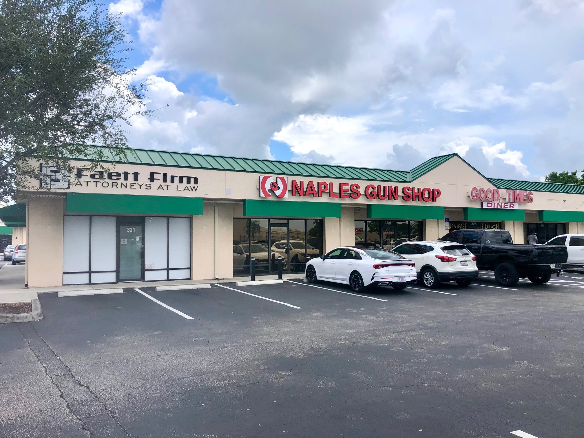 313-331 Airport Rd S, Naples, FL à louer Photo intérieure– Image 1 sur 3