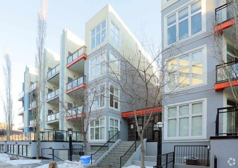 10139-10155 112 St NW, Edmonton, AB à vendre - Photo principale – Image 1 sur 3