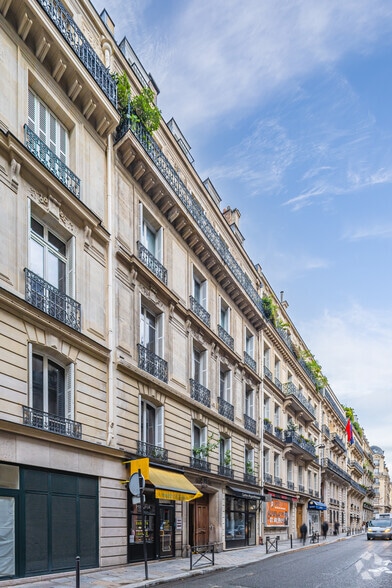 57 Rue De Miromesnil, Paris à louer - Photo de l’immeuble – Image 2 sur 3
