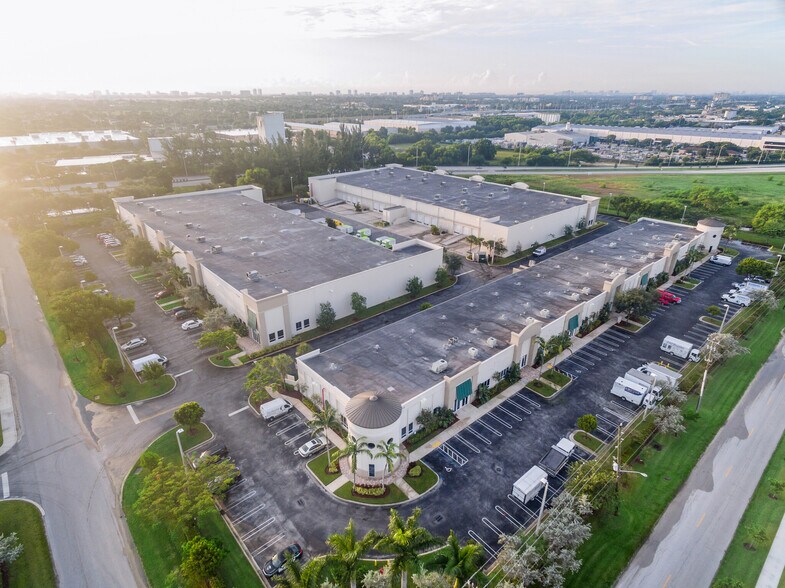 1745 NW 15th Ave, Pompano Beach, FL à louer - Photo de l’immeuble – Image 3 sur 5