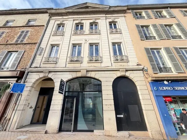 108 Rue De La Republique, Villefranche-sur-Saône à louer Photo de l’immeuble– Image 1 sur 9