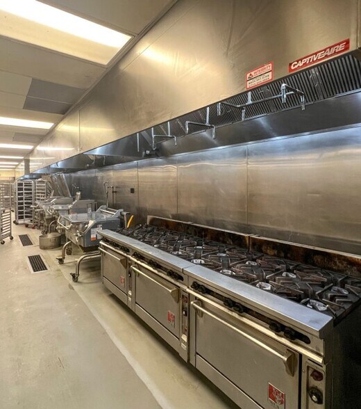 230-240 W Avenue 26, Los Angeles, CA à louer - Photo intérieure – Image 3 sur 12