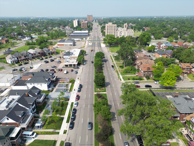 2641 W Grand Blvd, Detroit, MI à louer - Photo de l’immeuble – Image 3 sur 17