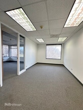 300-490 Quail Ridge Dr, Westmont, IL à louer Photo intérieure– Image 2 sur 5