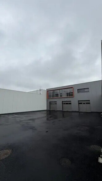 Local d’activités dans Sarzeau à louer - Photo de l’immeuble – Image 3 sur 16