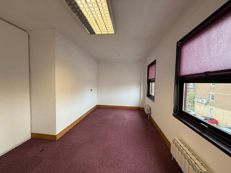 11 Churchfield Rd, Walton On Thames à louer - Photo de l’immeuble – Image 3 sur 4