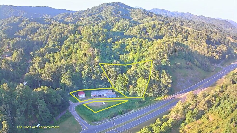 23 Lana Ln, Burnsville, NC à vendre - Photo de l’immeuble – Image 2 sur 16