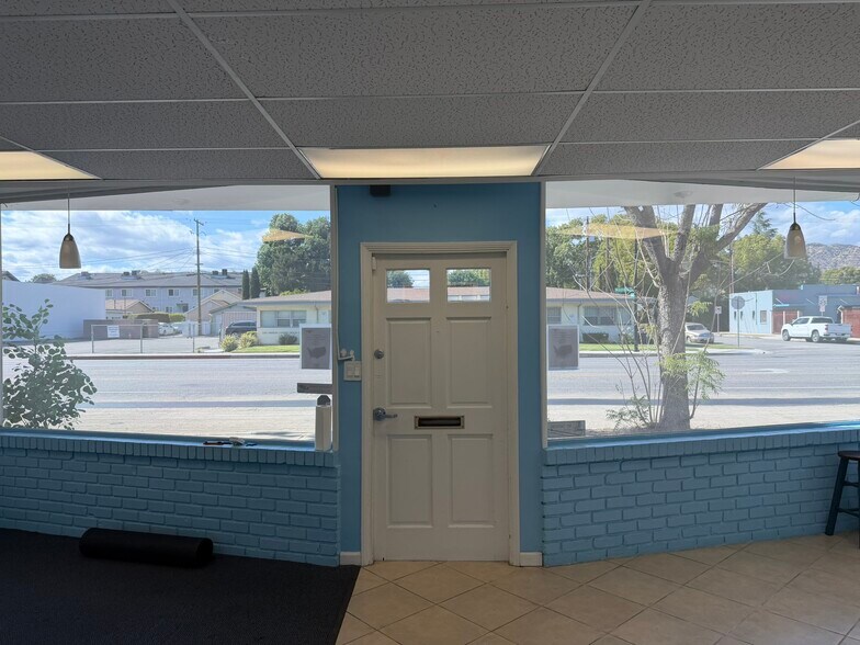 1104 W Magnolia Blvd, Burbank, CA à vendre - Photo de l’immeuble – Image 2 sur 14