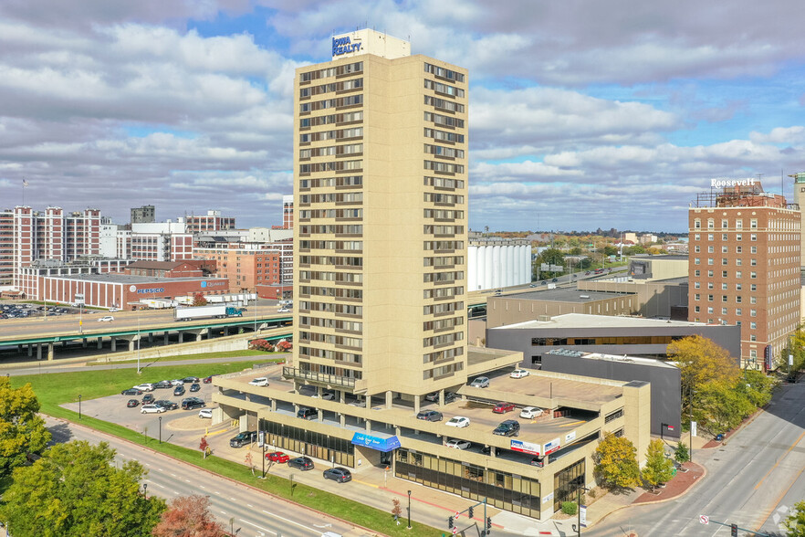 100 1st Ave NE, Cedar Rapids, IA à louer - Photo de l’immeuble – Image 2 sur 23