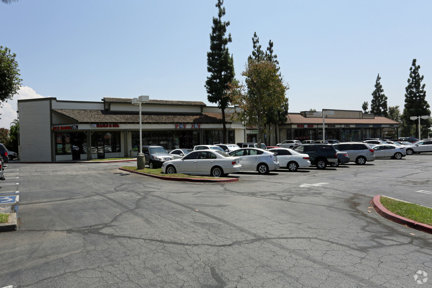 8001-8081 Archibald Ave, Rancho Cucamonga, CA à louer - Photo de l’immeuble – Image 1 sur 4