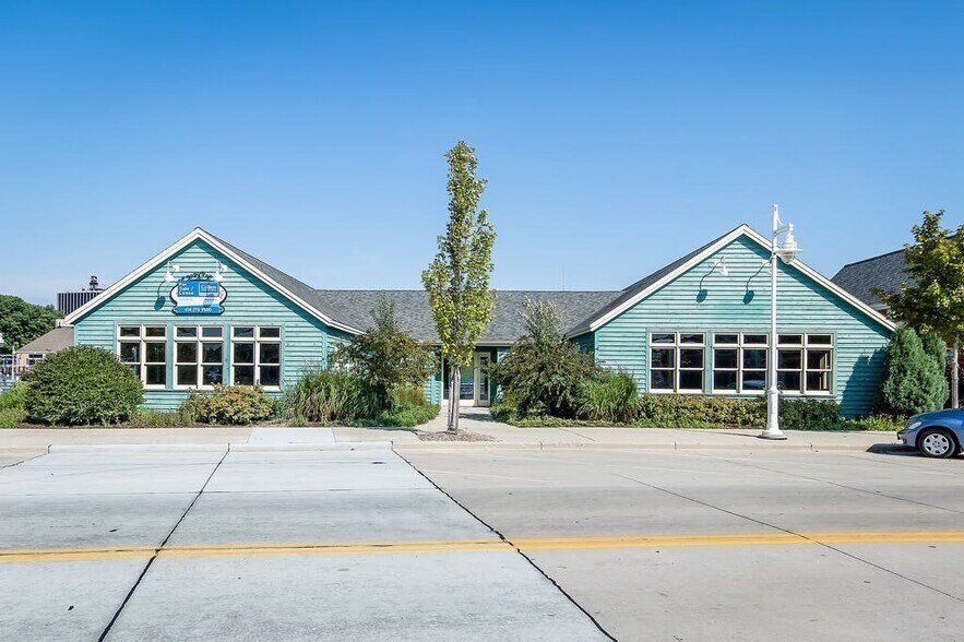 528-530 S Pier Dr, Sheboygan, WI à louer - Photo de l’immeuble – Image 3 sur 4