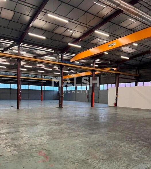 Bureau dans Vaulx-en-Velin à louer - Photo de l’immeuble – Image 3 sur 8