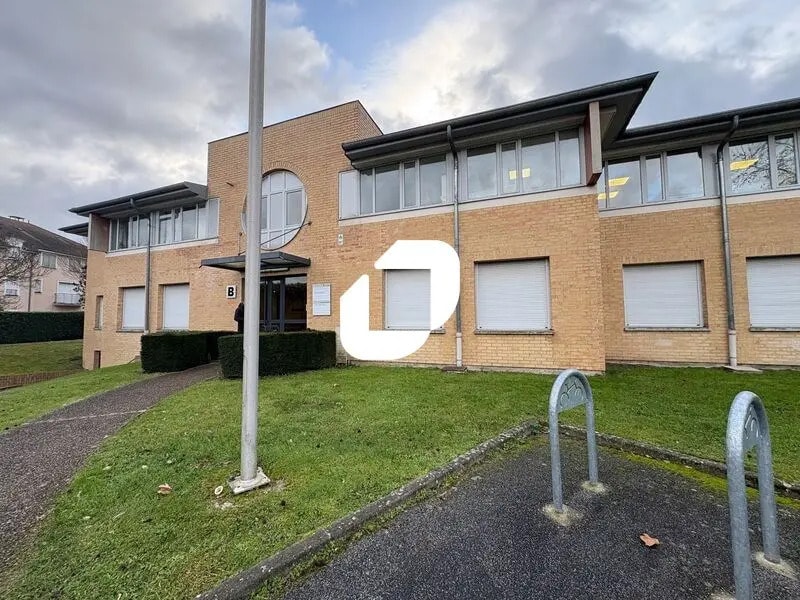 Bureau dans Voisins-le-Bretonneux à louer Photo de l’immeuble– Image 1 sur 10