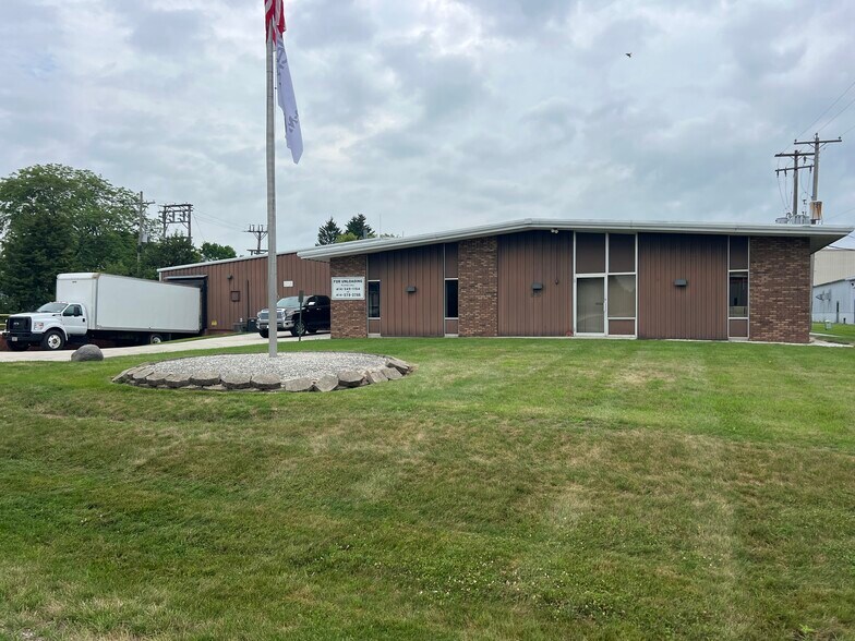 520 Progress Dr, Hartland, WI à louer - Photo de l’immeuble – Image 3 sur 11