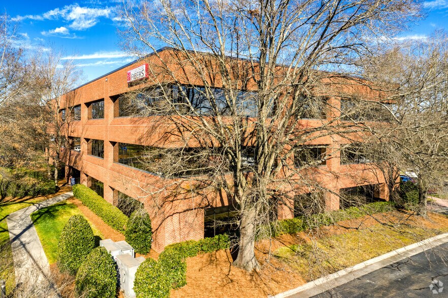 7301 Carmel Executive Park, Charlotte, NC à louer - Photo de l’immeuble – Image 3 sur 7