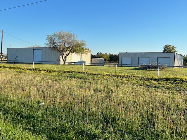 54 Bubba Palmer Rd, Cuero, TX à vendre - Photo de l’immeuble – Image 3 sur 8