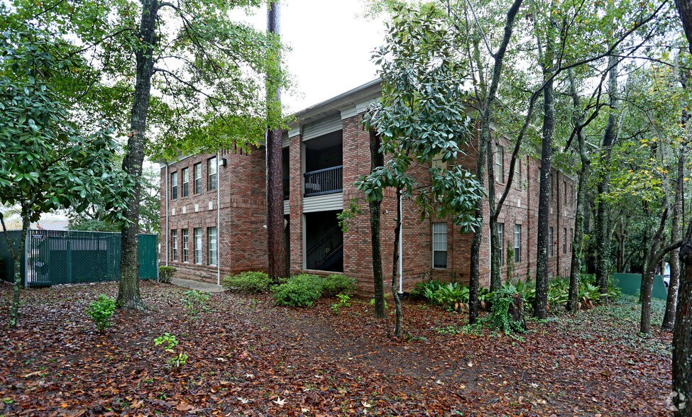 1965 Capital Cir NE, Tallahassee, FL à louer - Photo de l’immeuble – Image 3 sur 7