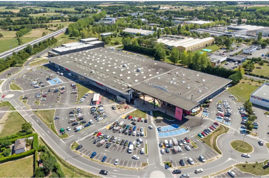 Local commercial dans Saumur à louer - Aérien – Image 2 sur 4