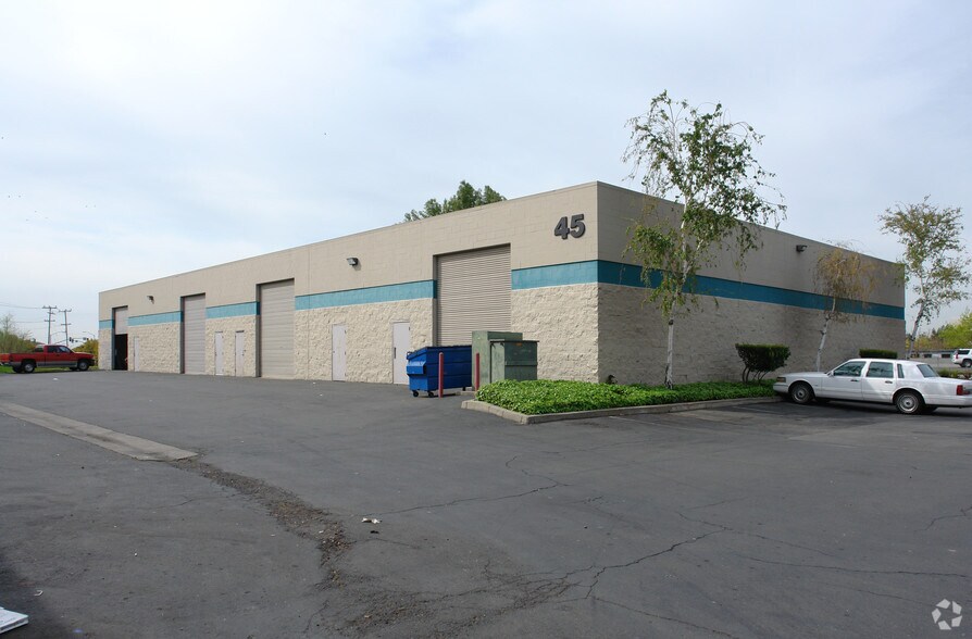 45 Quinta Ct, Sacramento, CA à vendre - Photo de l’immeuble – Image 2 sur 2