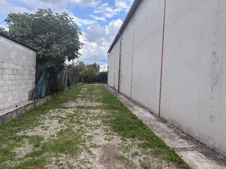 Local d’activités dans Villeurbanne à louer - Photo de l’immeuble – Image 2 sur 19