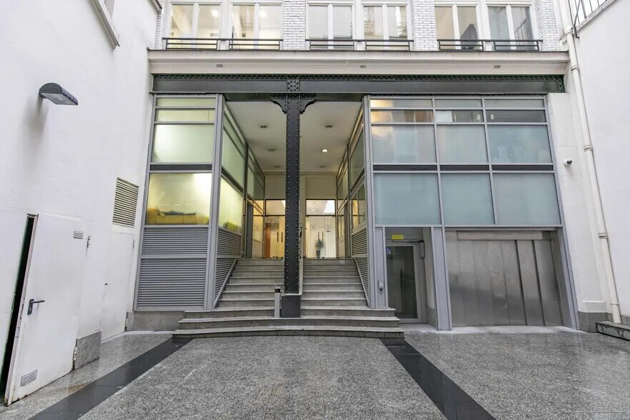 32 Rue De Mogador, Paris à louer - Photo de l’immeuble – Image 3 sur 20