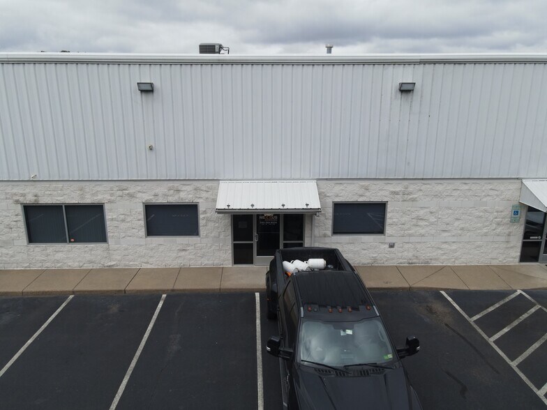 10950 Pierson Dr, Fredericksburg, VA à louer - Photo de l’immeuble – Image 2 sur 7