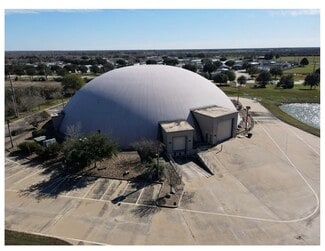 Plus de détails pour 3063 Outlet Center Dr, Sealy, TX - Local d’activités à vendre