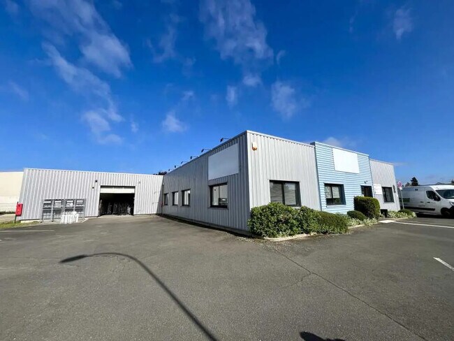 Plus de détails pour Bureau, Local d'activités à louer