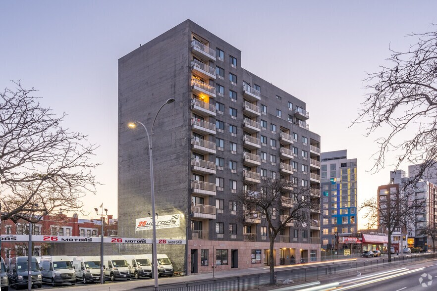 70-26 Queens Blvd, Woodside, NY à vendre - Photo principale – Image 1 sur 4