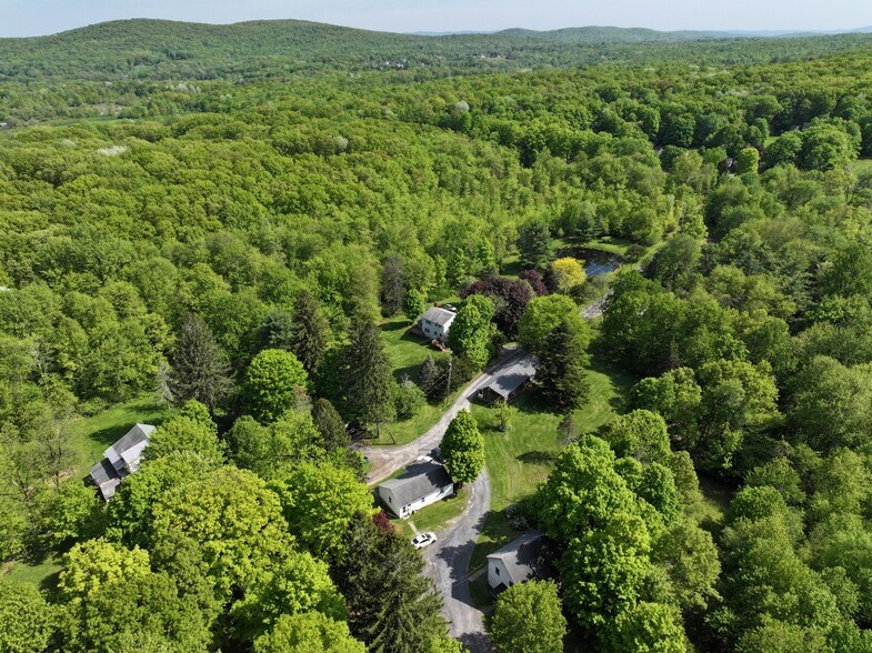420 Crescent Ave, Highland, NY à vendre - Photo de l’immeuble – Image 2 sur 32