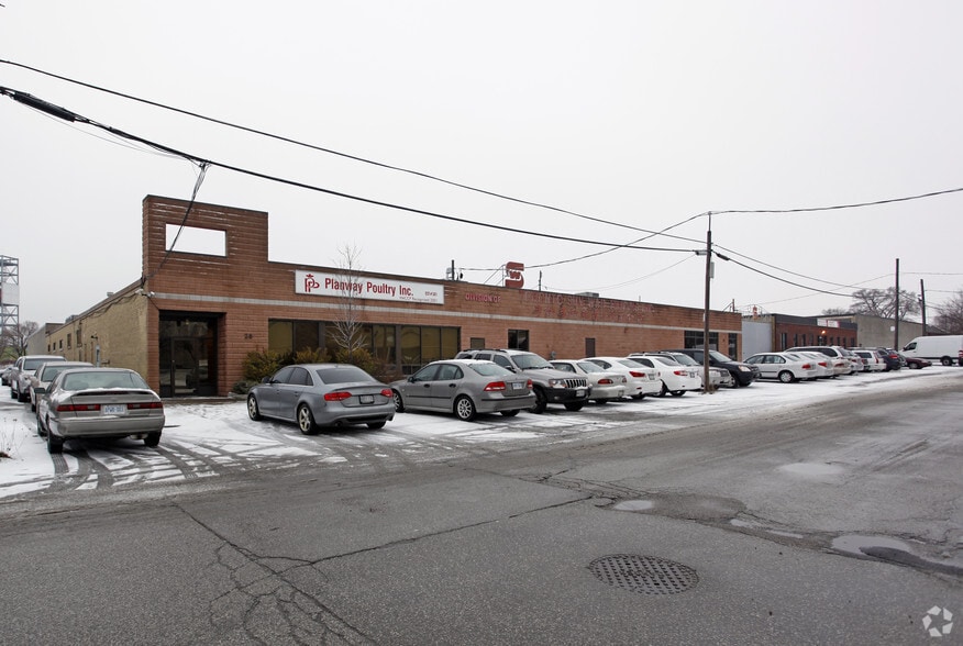 10-26 Canmotor Ave, Toronto, ON à louer - Photo principale – Image 1 sur 2