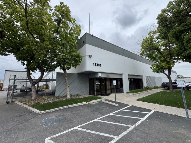 15310 Spring Ave, Santa Fe Springs, CA à louer - Photo de l’immeuble – Image 1 sur 5