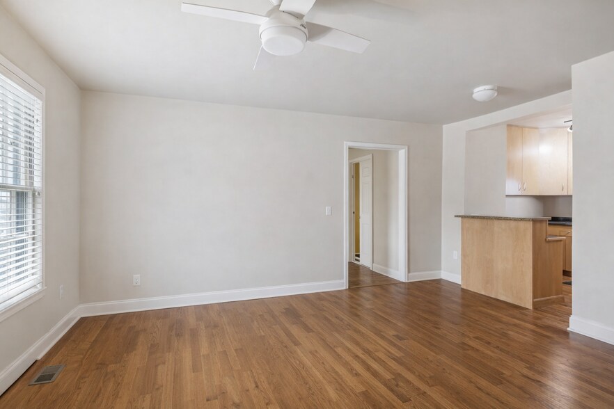 413 E Iris Dr, Nashville, TN à vendre - Hall d’entrée – Image 2 sur 10
