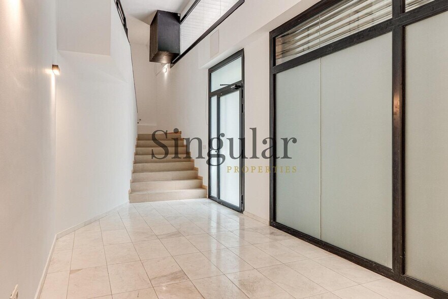 Immeuble residentiel dans Barcelone, Barcelona à vendre - Photo de l’immeuble – Image 2 sur 7