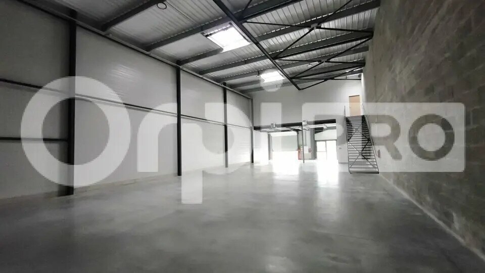 Local d’activités dans Avrainville à louer - Photo de l’immeuble – Image 2 sur 6