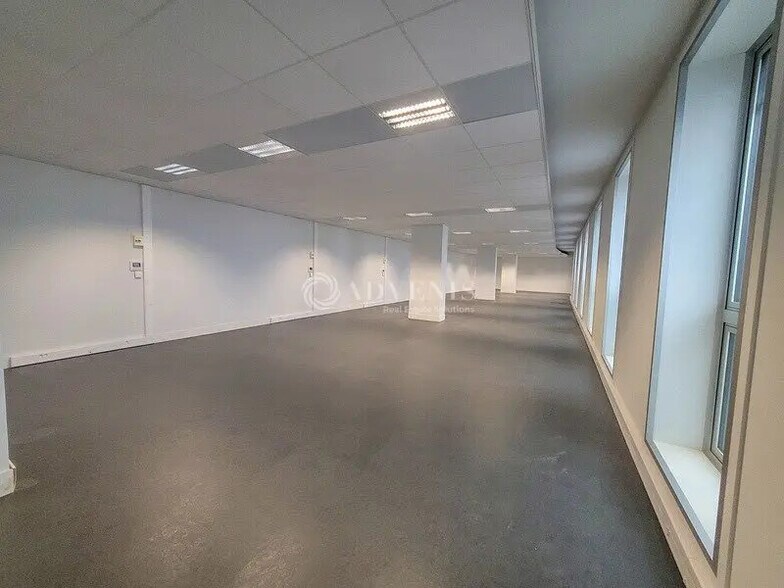 Bureau dans Argenteuil à louer - Photo de l’immeuble – Image 1 sur 12